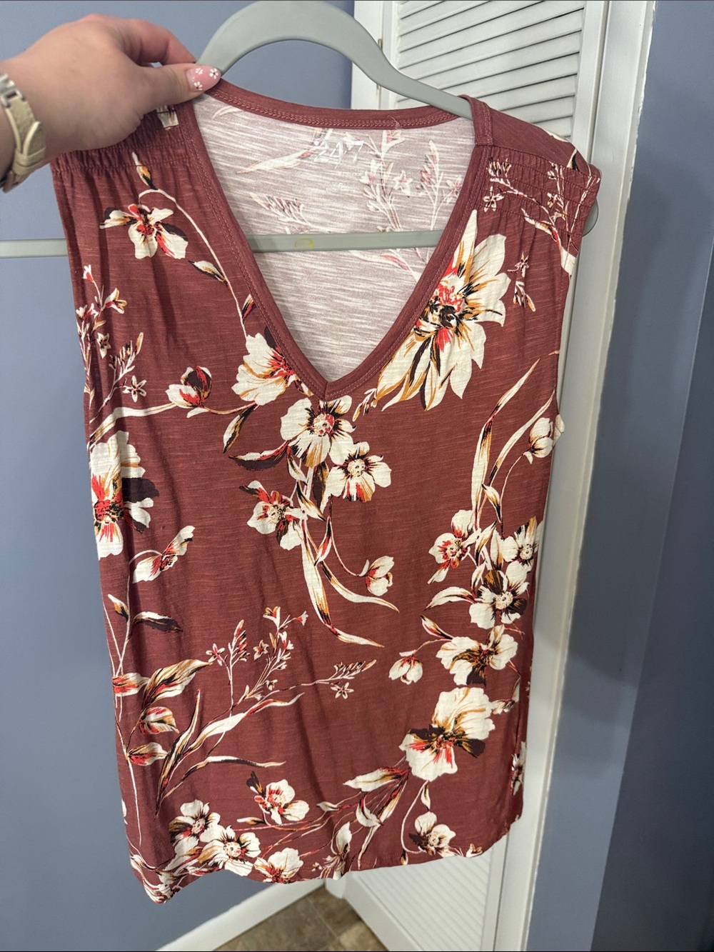Floral V-Neck Sleeveless Top in Rust